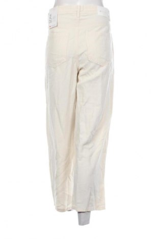 Дамски панталон Street One, Размер XL, Цвят Бежов, Цена 93,99 лв.