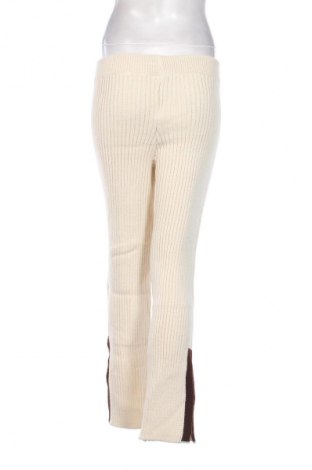 Дамски панталон Trendyol, Размер M, Цвят Бежов, Цена 27,78 лв.