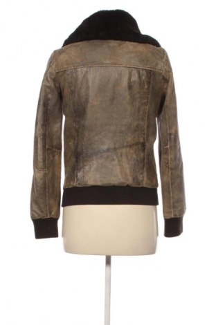 Дамско кожено яке Pepe Jeans, Размер S, Цвят Кафяв, Цена 251,26 лв.
