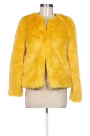 Дамско палто Bershka, Размер XS, Цвят Жълт, Цена 75,99 лв.