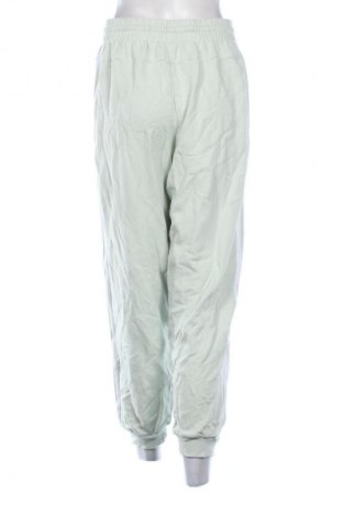 Дамско спортно долнище Adidas, Размер M, Цвят Зелен, Цена 93,99 лв.