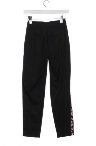 Дамско спортно долнище Bershka, Размер XS, Цвят Черен, Цена 29,00 лв.