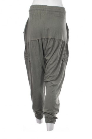 Дамско спортно долнище CCK Style, Размер M, Цвят Зелен, Цена 36,99 лв.