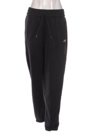 Дамско спортно долнище New Balance, Размер M, Цвят Черен, Цена 75,99 лв.