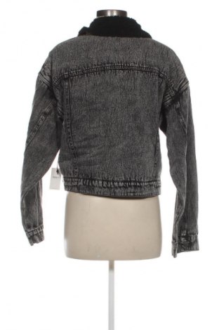 Дамско яке Forever 21, Размер M, Цвят Черен, Цена 23,99 лв.