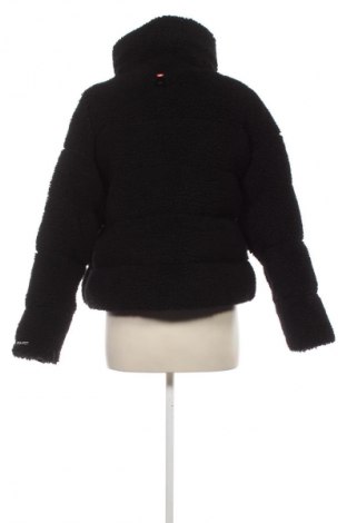 Дамско яке Nike, Размер S, Цвят Черен, Цена 234,91 лв.