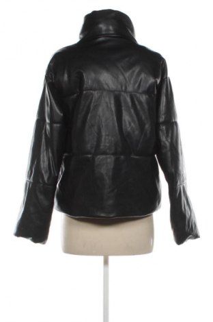 Γυναικείο μπουφάν Stradivarius, Μέγεθος M, Χρώμα Μαύρο, Τιμή 25,99 €