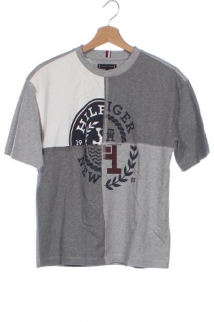 Dětské tričko  Tommy Hilfiger, Velikost 12-13y/ 158-164 cm, Barva Vícebarevné, Cena  1 139,00 Kč