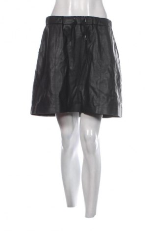 Кожена пола Edc By Esprit, Размер M, Цвят Черен, Цена 15,99 лв.