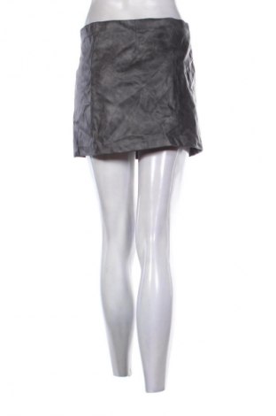 Кожена пола H&M Divided, Размер M, Цвят Сив, Цена 20,99 лв.