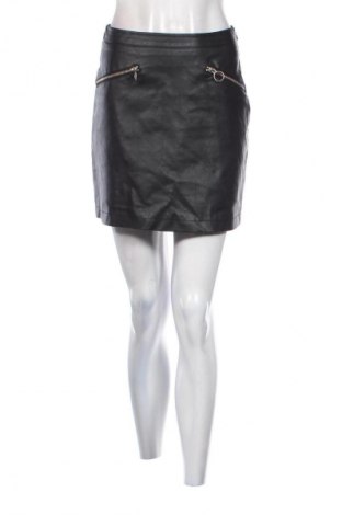 Кожена пола Primark, Размер S, Цвят Черен, Цена 12,99 лв.