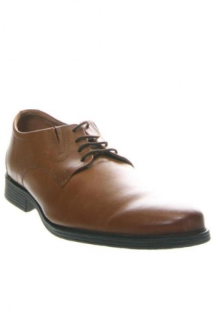 Мъжки обувки Clarks, Размер 45, Цвят Кафяв, Цена 162,99 лв.