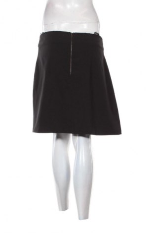 Пола Doca, Размер M, Цвят Черен, Цена 19,55 лв.