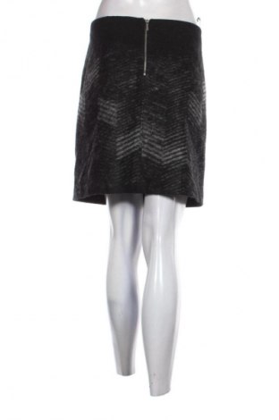 Пола Esprit, Размер L, Цвят Черен, Цена 19,99 лв.