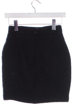 Пола H&M, Размер XS, Цвят Черен, Цена 12,99 лв.