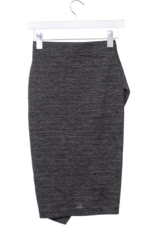 Пола H&M, Размер XS, Цвят Многоцветен, Цена 22,99 лв.