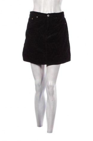 Пола H&M Divided, Размер S, Цвят Черен, Цена 5,99 лв.