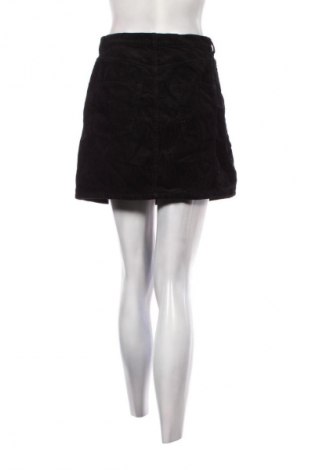 Пола H&M Divided, Размер S, Цвят Черен, Цена 5,99 лв.