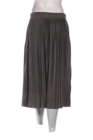 Пола Pull&Bear, Размер L, Цвят Сив, Цена 19,99 лв.