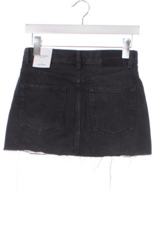 Пола Pull&Bear, Размер XS, Цвят Черен, Цена 46,00 лв.