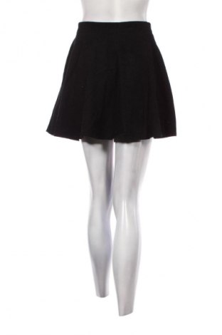 Пола SHEIN, Размер S, Цвят Черен, Цена 14,99 лв.