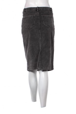 Пола Unbranded, Размер M, Цвят Черен, Цена 19,55 лв.