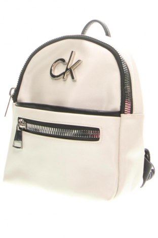 Раница Calvin Klein, Цвят Екрю, Цена 109,00 лв.