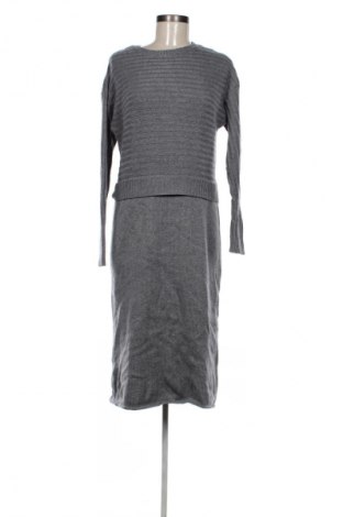Šaty  ASOS, Velikost M, Barva Šedá, Cena  608,00 Kč