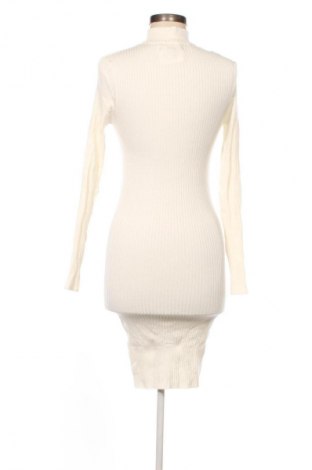 Ruha Amisu, Méret M, Szín Fehér, Ár 4 889 Ft