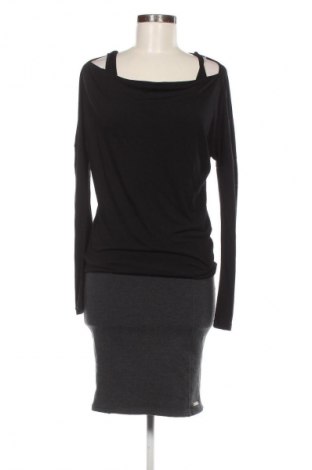 Рокля Bench, Размер XS, Цвят Многоцветен, Цена 40,99 лв.