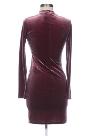 Šaty  Bershka, Velikost M, Barva Fialová, Cena  366,00 Kč