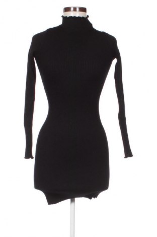 Рокля Bershka, Размер XS, Цвят Черен, Цена 29,33 лв.