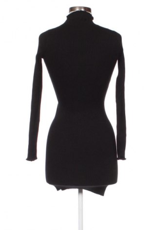 Рокля Bershka, Размер XS, Цвят Черен, Цена 29,33 лв.
