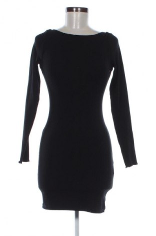 Рокля Bershka, Размер S, Цвят Черен, Цена 19,99 лв.