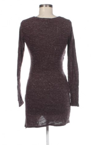 Рокля Bershka, Размер M, Цвят Многоцветен, Цена 29,00 лв.