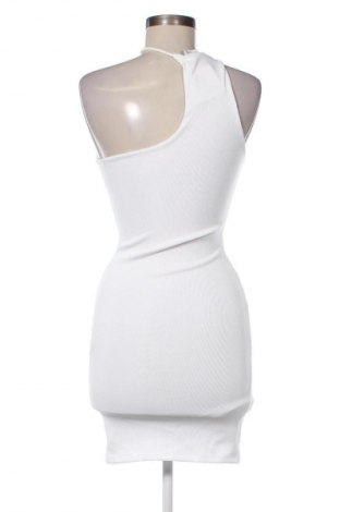 Рокля Bershka, Размер S, Цвят Бял, Цена 29,33 лв.