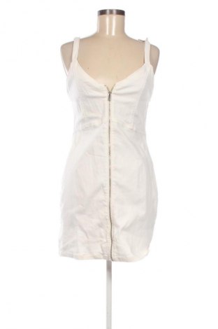 Рокля Bershka, Размер M, Цвят Бял, Цена 23,99 лв.