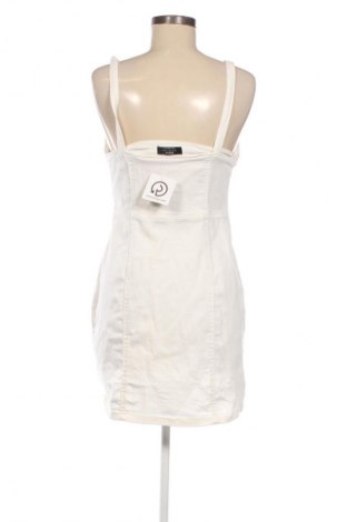 Рокля Bershka, Размер M, Цвят Бял, Цена 23,99 лв.