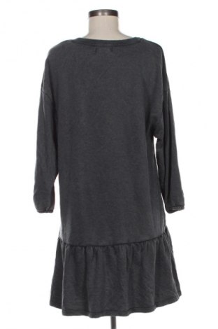 Рокля Bershka, Размер L, Цвят Сив, Цена 16,99 лв.