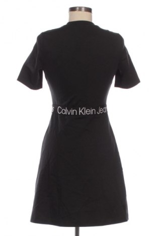Рокля Calvin Klein Jeans, Размер S, Цвят Черен, Цена 157,99 лв.