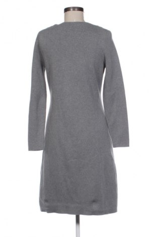 Рокля Christian Berg, Размер M, Цвят Сив, Цена 32,99 лв.