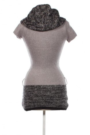 Рокля Clockhouse, Размер S, Цвят Сив, Цена 17,99 лв.