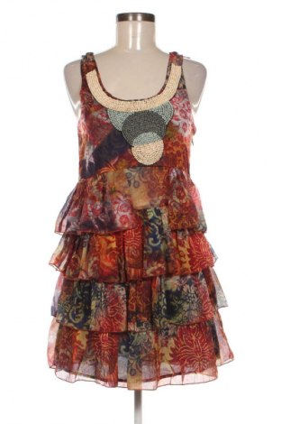 Рокля Desigual, Размер M, Цвят Многоцветен, Цена 149,99 лв.