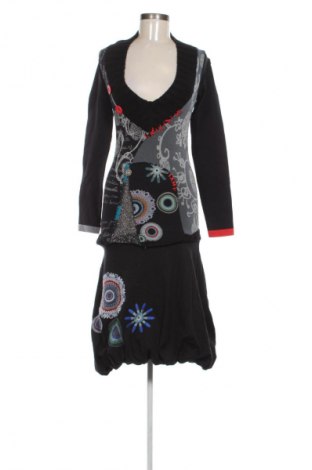 Рокля Desigual, Размер S, Цвят Многоцветен, Цена 98,51 лв.