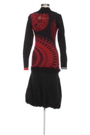 Рокля Desigual, Размер S, Цвят Многоцветен, Цена 98,51 лв.