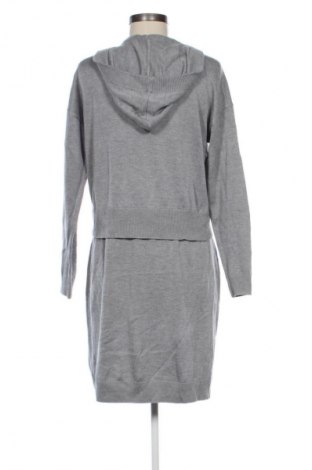 Рокля Edc By Esprit, Размер M, Цвят Сив, Цена 14,99 лв.