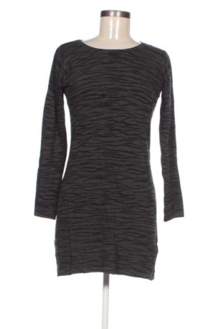 Рокля Esmara, Размер M, Цвят Многоцветен, Цена 46,38 лв.