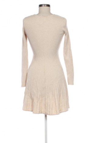 Рокля Fb Sister, Размер M, Цвят Бежов, Цена 20,99 лв.