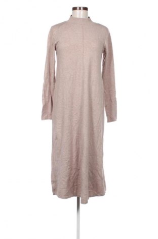 Рокля Finery, Размер M, Цвят Бежов, Цена 31,99 лв.