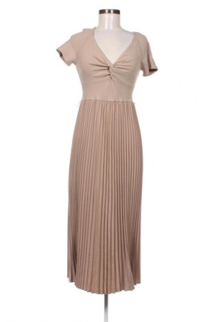 Рокля Guess, Размер M, Цвят Кафяв, Цена 109,06 лв.